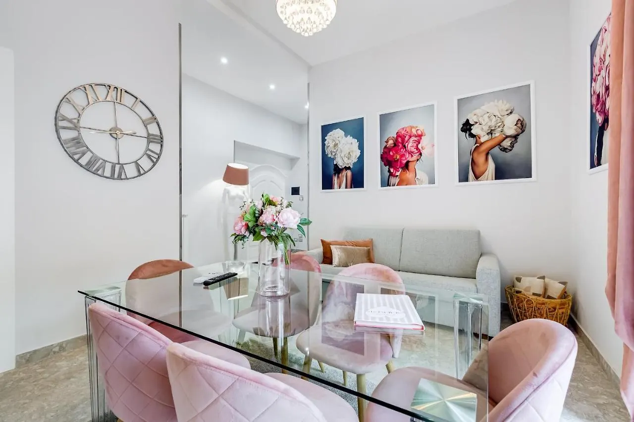 Apartment Trevi Fountain - New! - Your Italian Holidays Rom