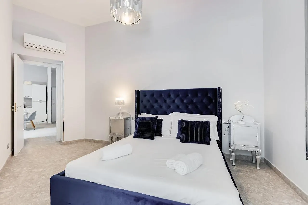 Apartment Trevi Fountain - New! - Your Italian Holidays Rome Italy