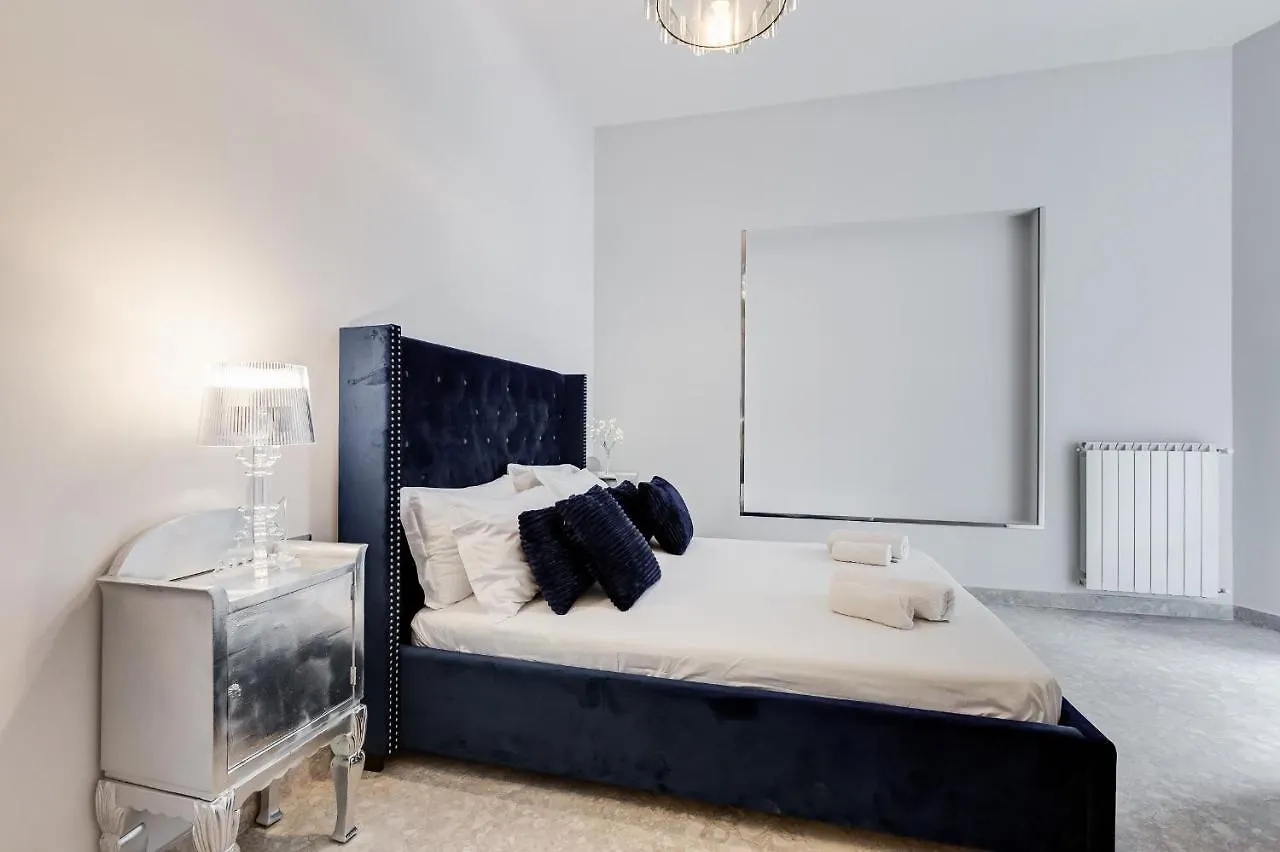Apartment Trevi Fountain - New! - Your Italian Holidays Rome Italy